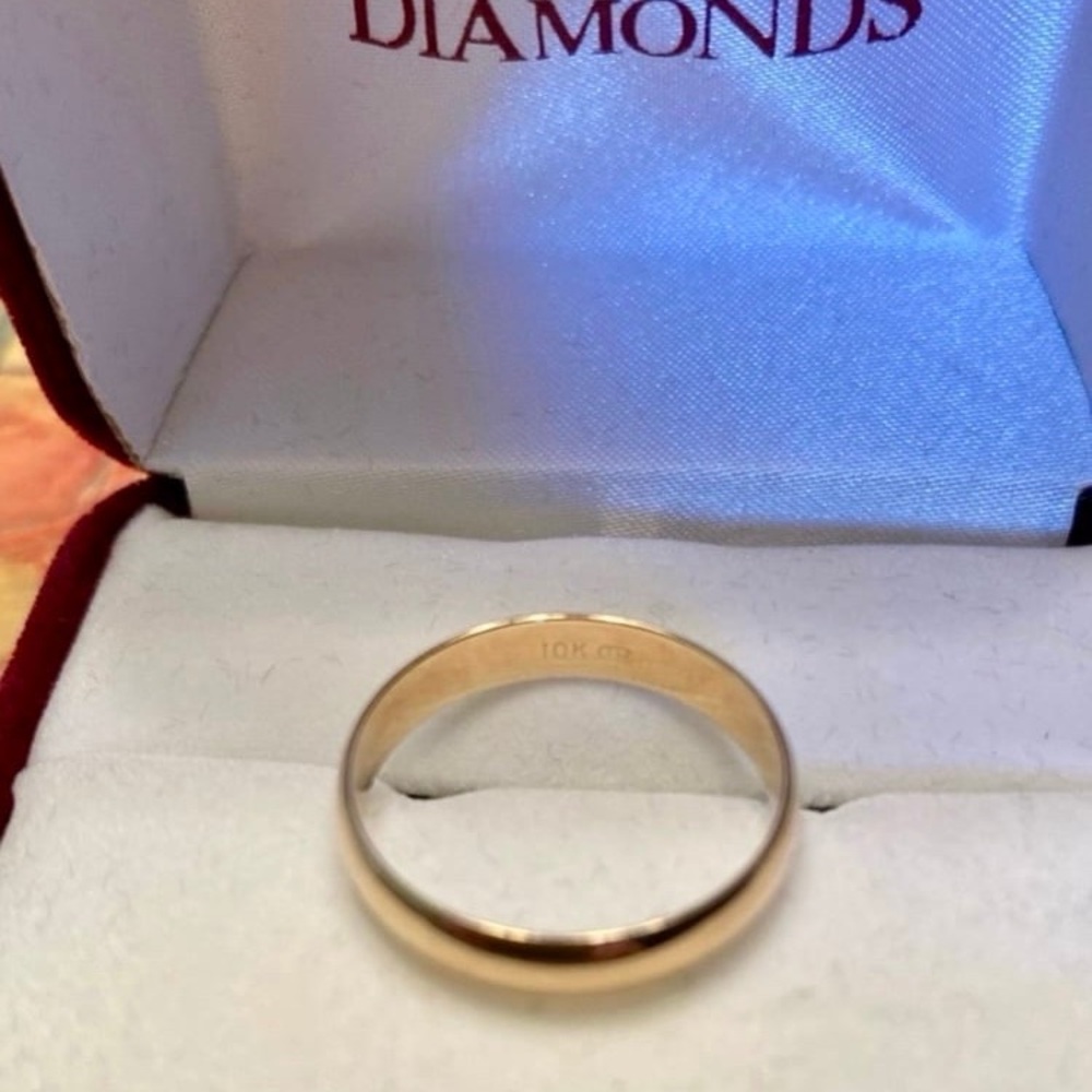 10K Solid Yellow Gold 5mm Wedding Band